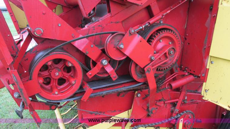 image for item I3225 1989 New Holland 853 round baler