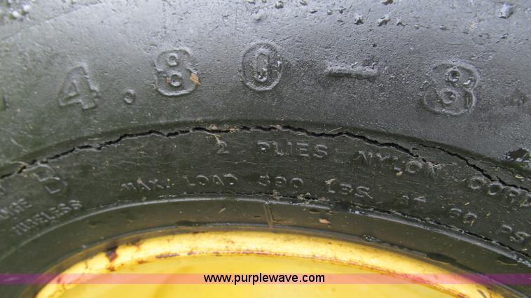 image for item I3225 1989 New Holland 853 round baler