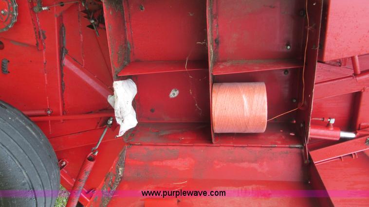 image for item I3225 1989 New Holland 853 round baler