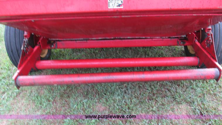 image for item I3225 1989 New Holland 853 round baler