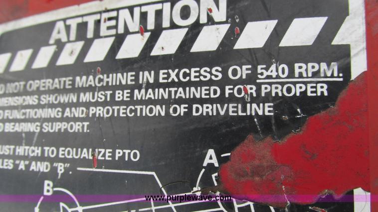 image for item I3225 1989 New Holland 853 round baler