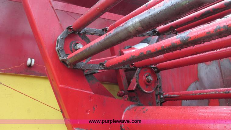 image for item I3225 1989 New Holland 853 round baler