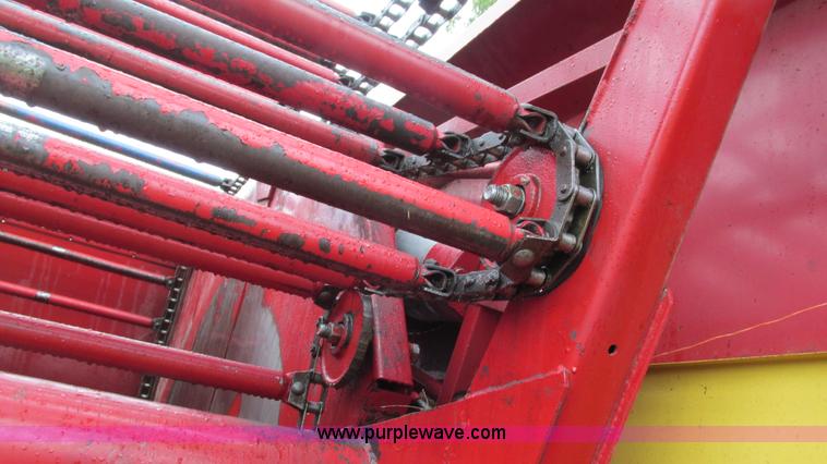 image for item I3225 1989 New Holland 853 round baler