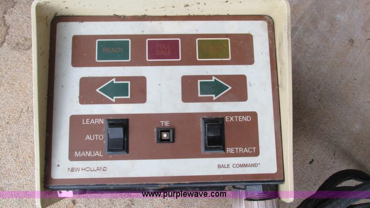 image for item I3225 1989 New Holland 853 round baler