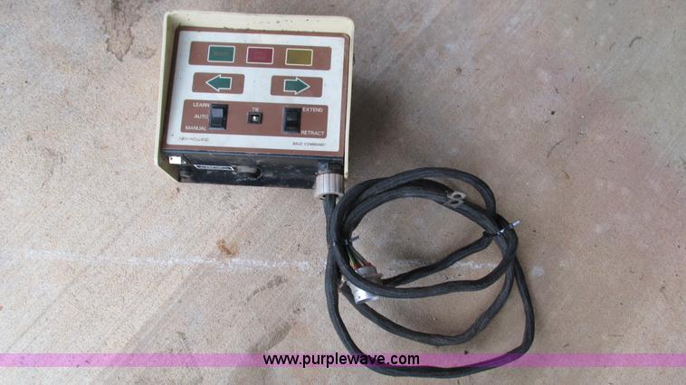 image for item I3225 1989 New Holland 853 round baler