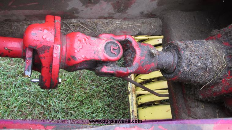 image for item I3225 1989 New Holland 853 round baler