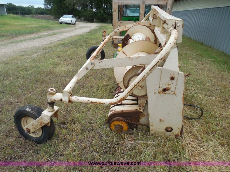 image for item I3327 Windrow pickup head