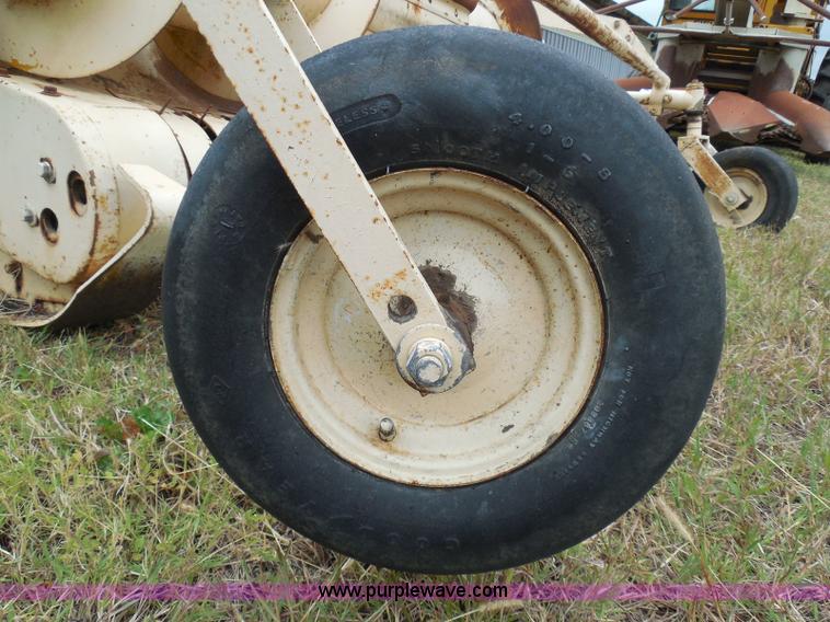 image for item I3327 Windrow pickup head