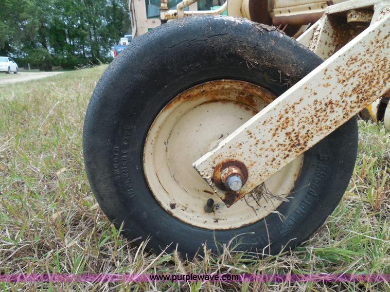 image for item I3327 Windrow pickup head