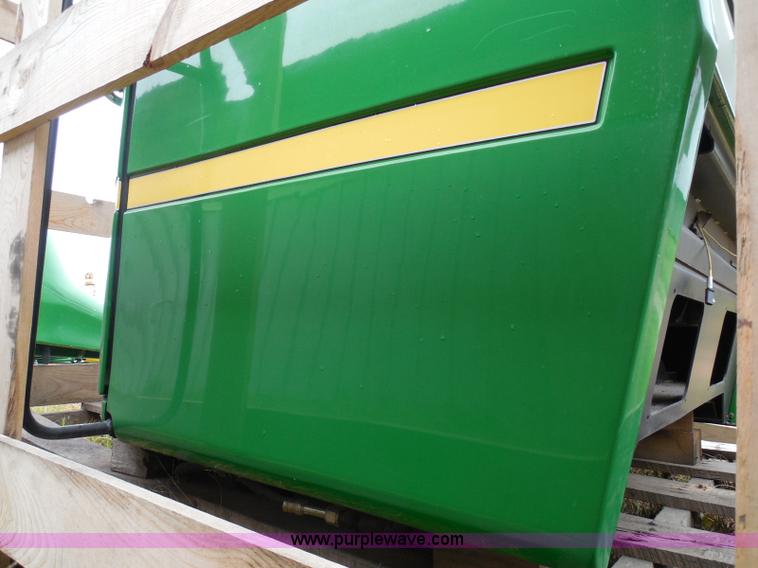 image for item I3329 1988 John Deere tractor cab