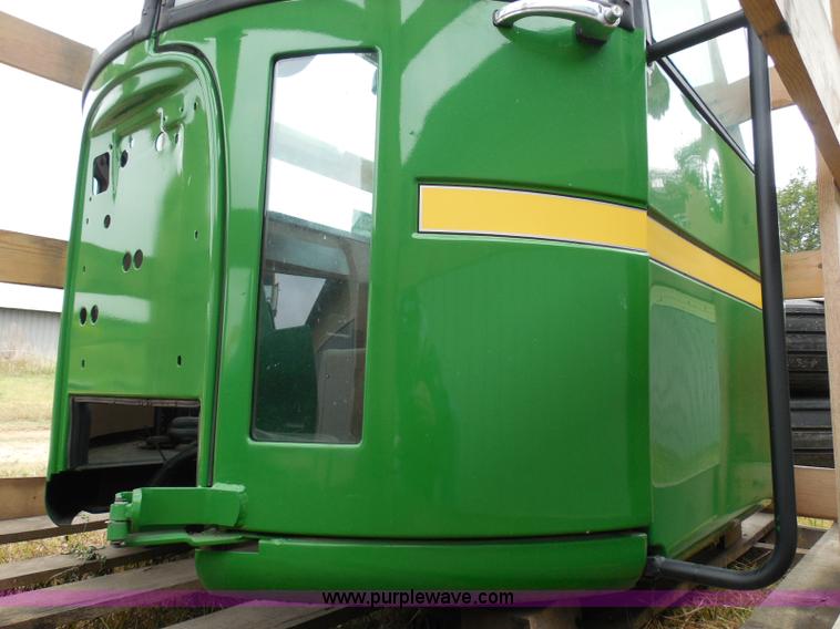 image for item I3329 1988 John Deere tractor cab