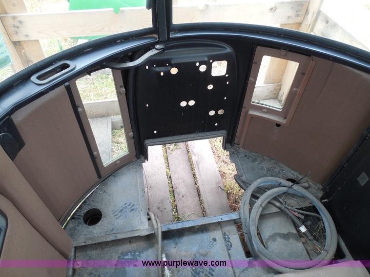 image for item I3329 1988 John Deere tractor cab