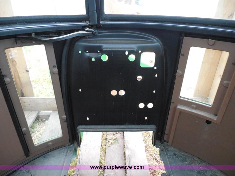 image for item I3329 1988 John Deere tractor cab