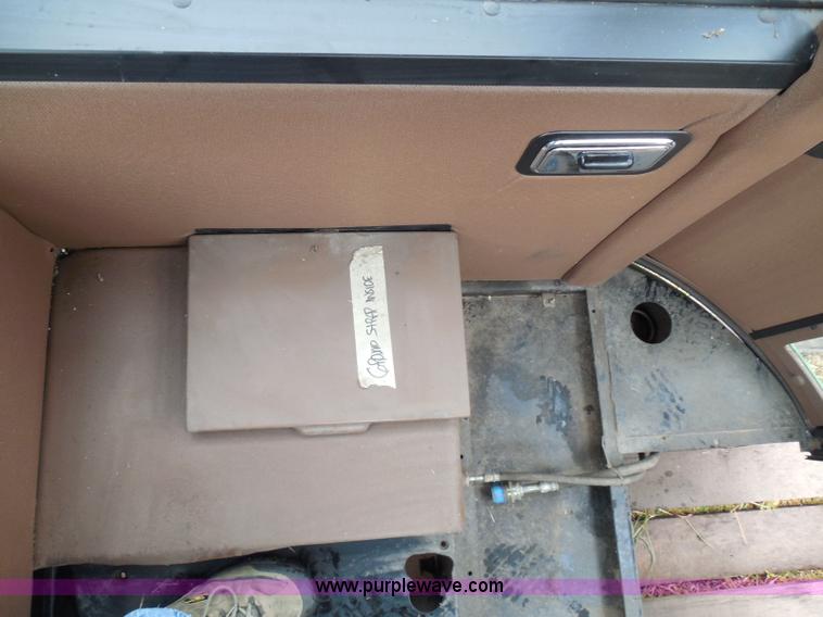 image for item I3329 1988 John Deere tractor cab