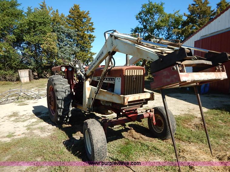 image for item I5396 International Farmall 656 tractor