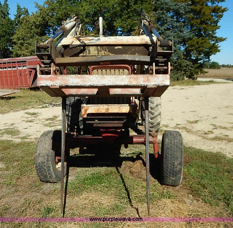 image for item I5396 International Farmall 656 tractor