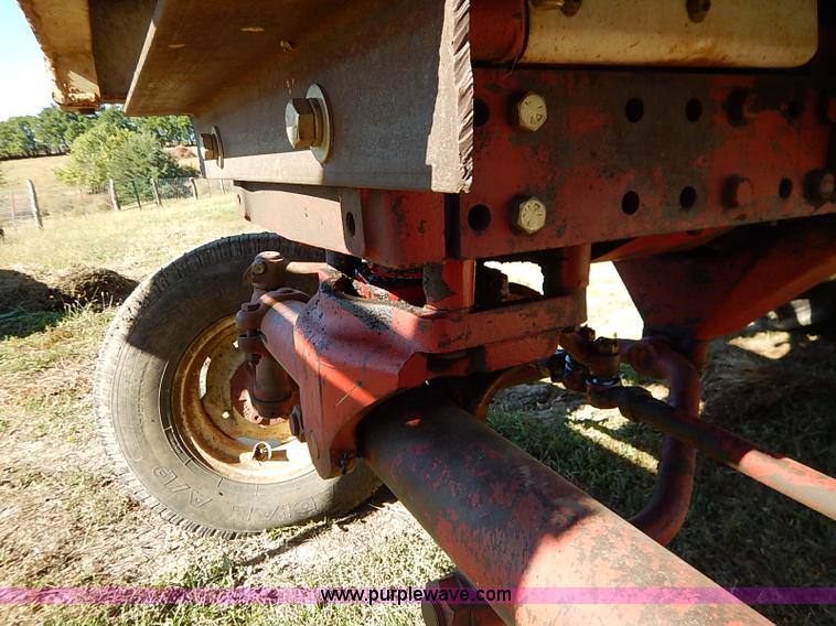 image for item I5396 International Farmall 656 tractor