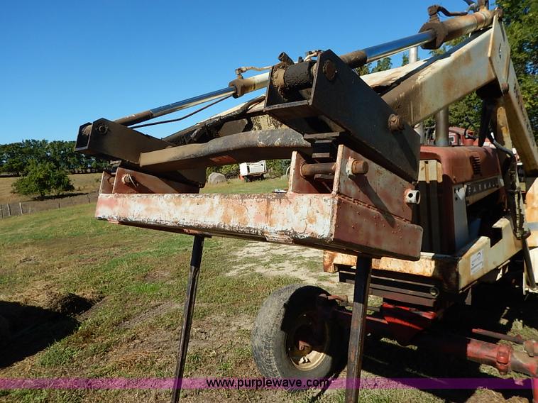 image for item I5396 International Farmall 656 tractor