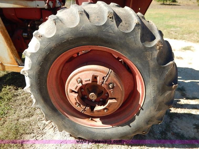 image for item I5396 International Farmall 656 tractor
