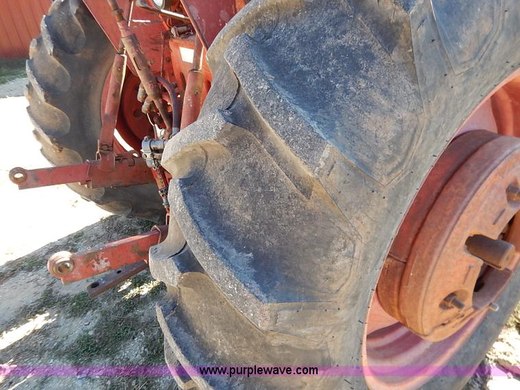 image for item I5396 International Farmall 656 tractor