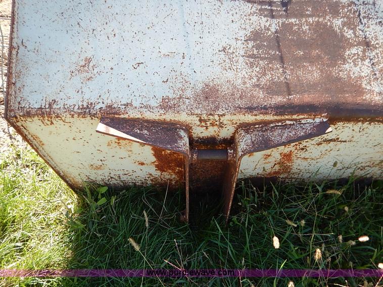 image for item I5396 International Farmall 656 tractor