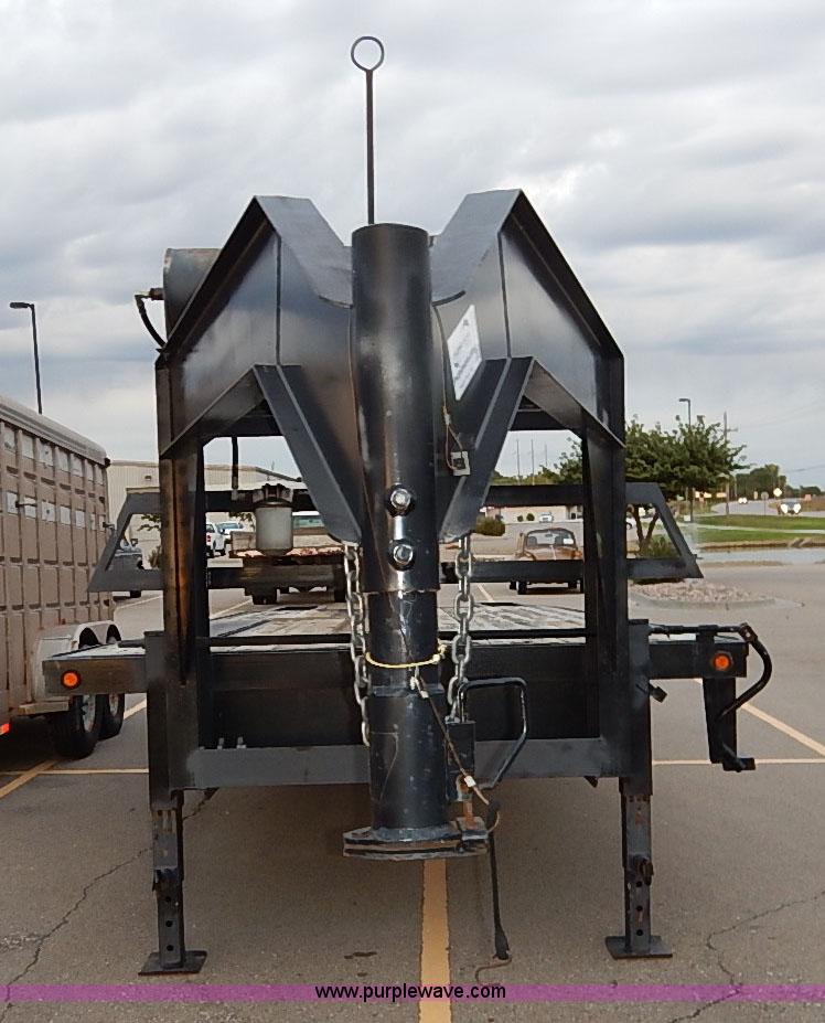 image for item I5400 2001 Lone-star 21' gooseneck flatbed trailer