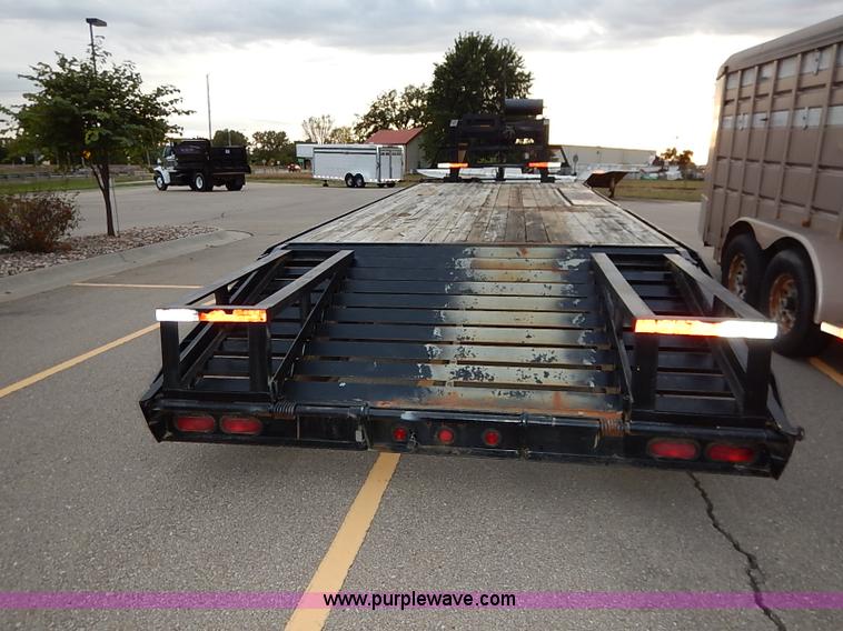 image for item I5400 2001 Lone-star 21' gooseneck flatbed trailer