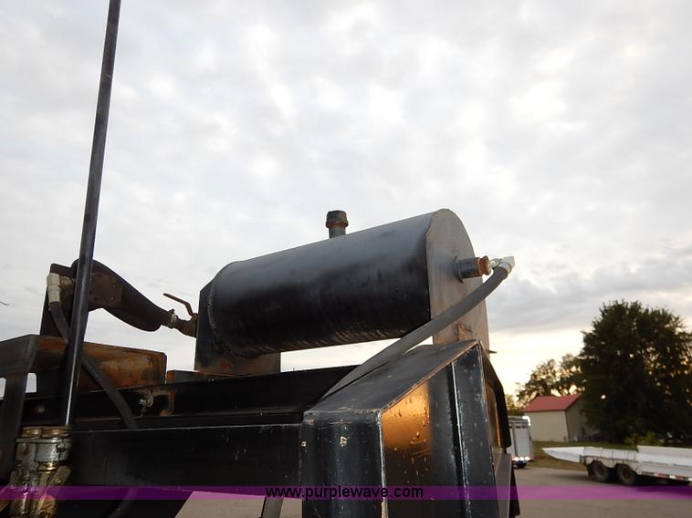 image for item I5400 2001 Lone-star 21' gooseneck flatbed trailer