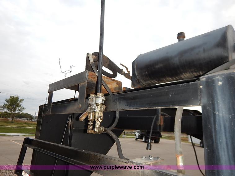 image for item I5400 2001 Lone-star 21' gooseneck flatbed trailer