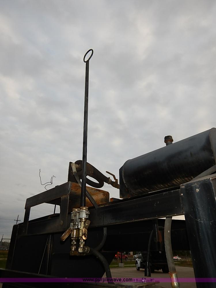 image for item I5400 2001 Lone-star 21' gooseneck flatbed trailer