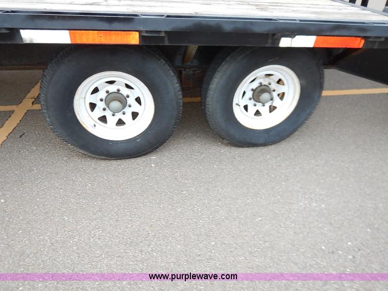 image for item I5400 2001 Lone-star 21' gooseneck flatbed trailer