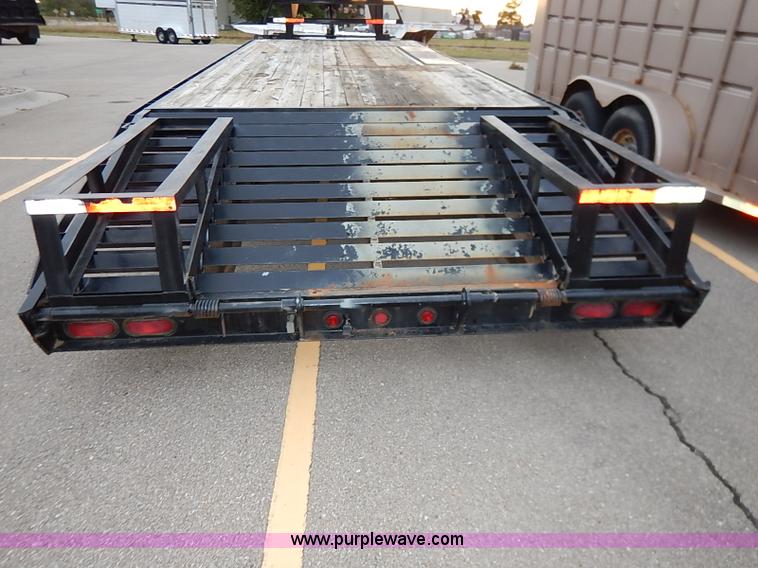 image for item I5400 2001 Lone-star 21' gooseneck flatbed trailer