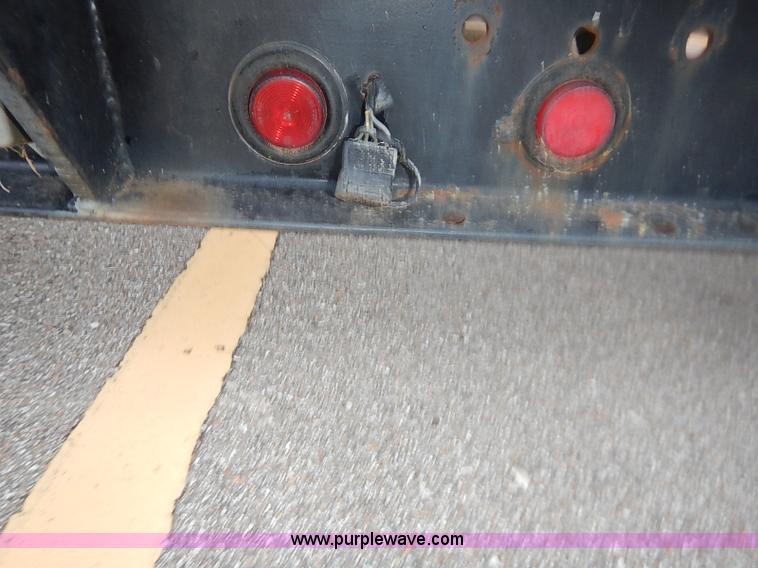 image for item I5400 2001 Lone-star 21' gooseneck flatbed trailer