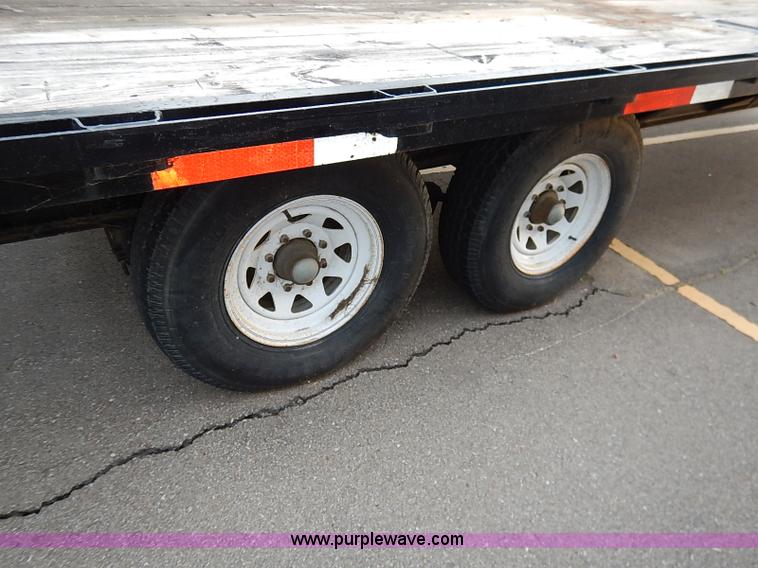 image for item I5400 2001 Lone-star 21' gooseneck flatbed trailer