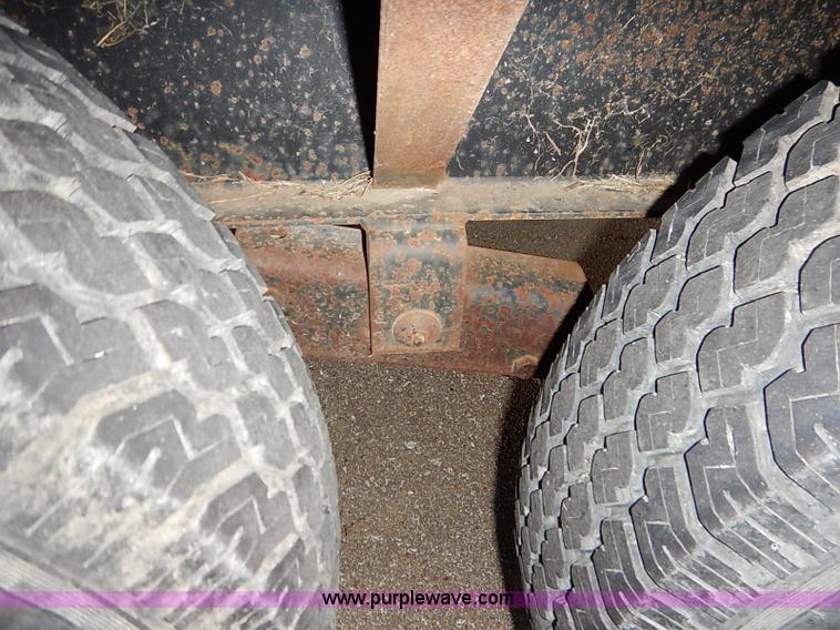 image for item I5400 2001 Lone-star 21' gooseneck flatbed trailer