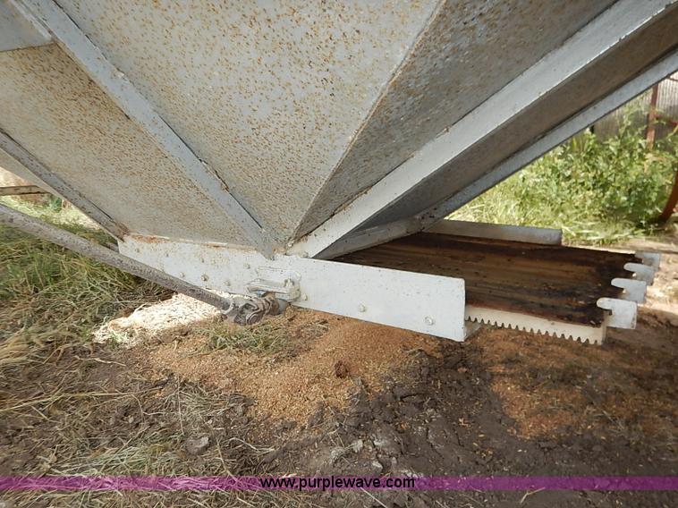 image for item I5406 1979 Merritt single hopper grain trailer