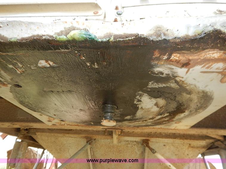 image for item I5406 1979 Merritt single hopper grain trailer