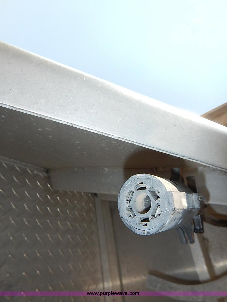 image for item I5457 2004 Liberty 20' gooseneck stock trailer