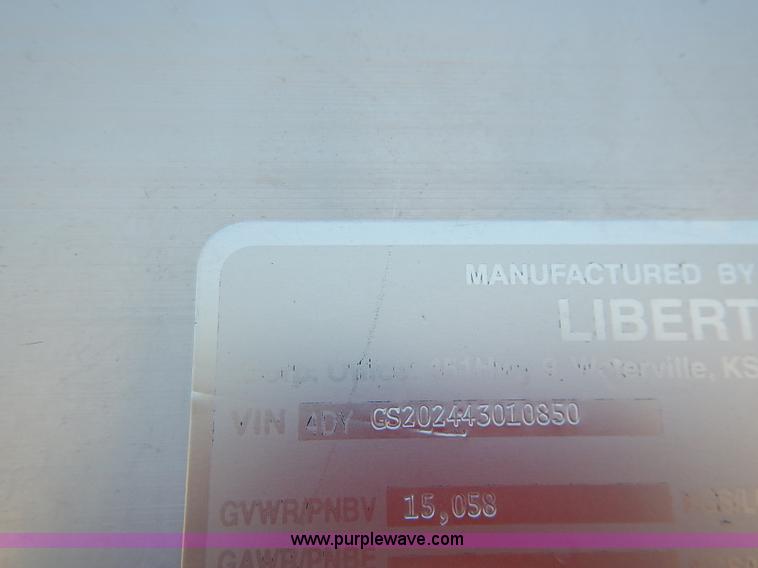 image for item I5457 2004 Liberty 20' gooseneck stock trailer