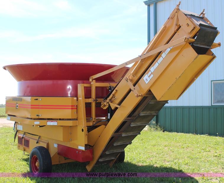 image for item I5772 HayBuster H1000 big bite tub grinder