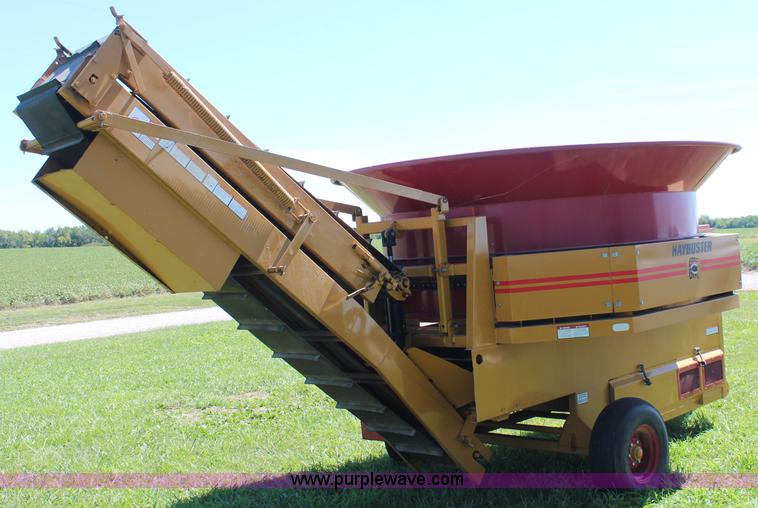 image for item I5772 HayBuster H1000 big bite tub grinder