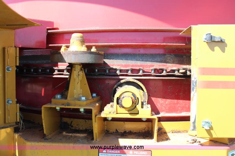 image for item I5772 HayBuster H1000 big bite tub grinder