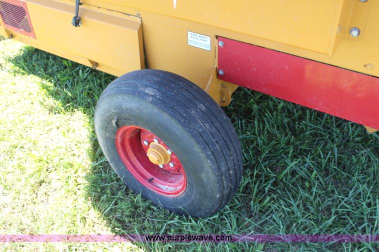 image for item I5772 HayBuster H1000 big bite tub grinder