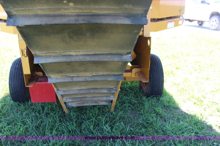 image for item I5772 HayBuster H1000 big bite tub grinder