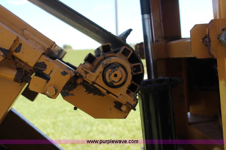 image for item I5772 HayBuster H1000 big bite tub grinder