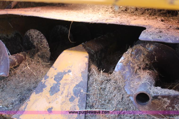 image for item I5772 HayBuster H1000 big bite tub grinder