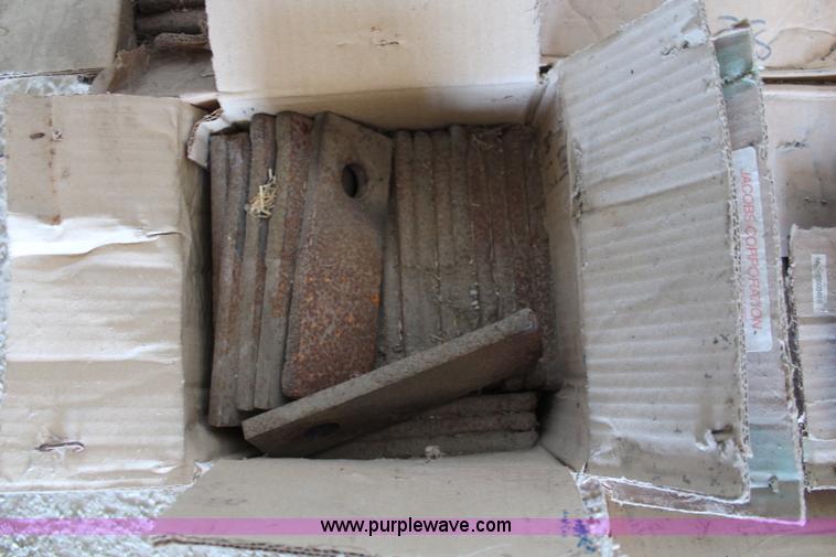 image for item I5772 HayBuster H1000 big bite tub grinder