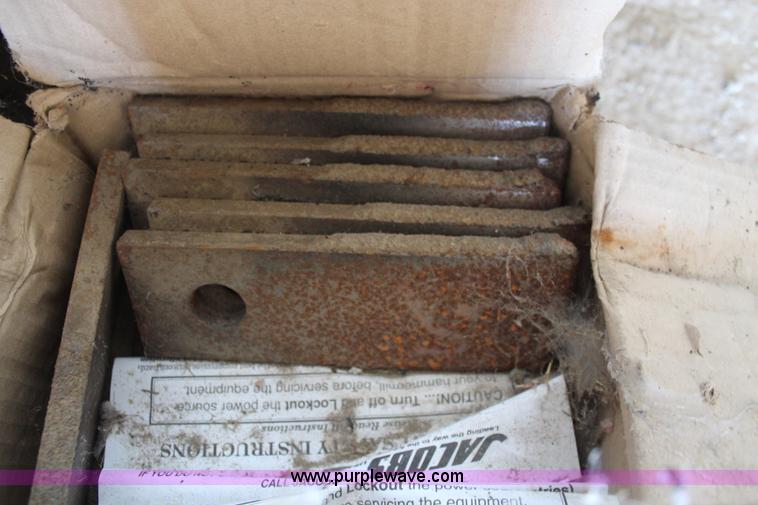 image for item I5772 HayBuster H1000 big bite tub grinder