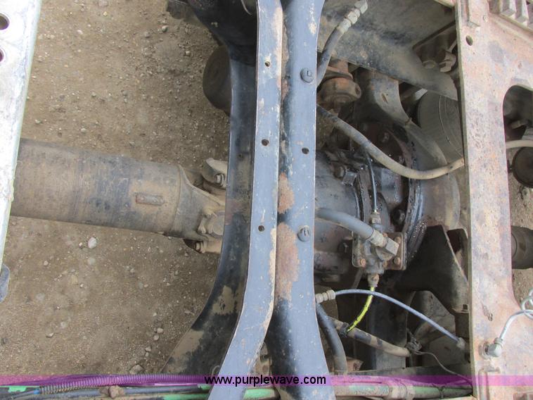 image for item I6104 2000 International 9400 Eagle semi truck