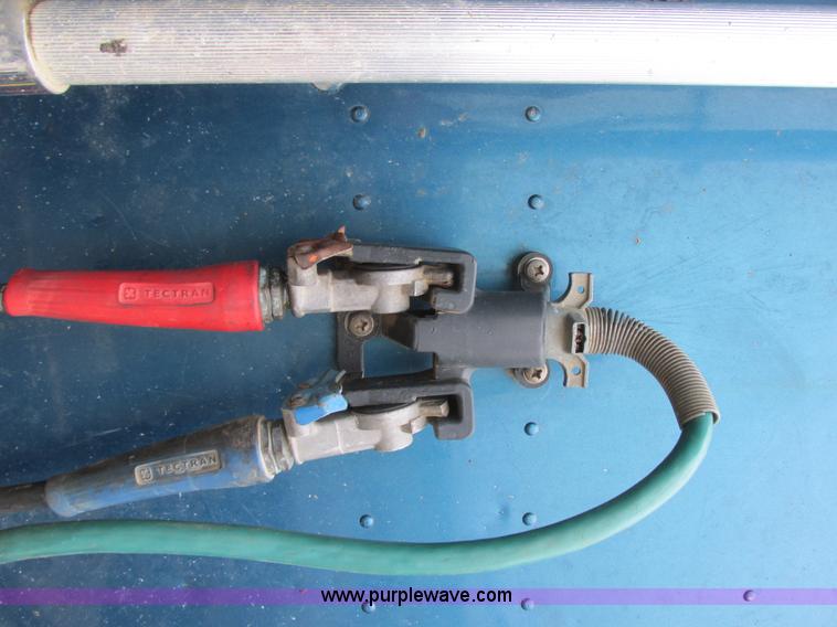 image for item I6104 2000 International 9400 Eagle semi truck